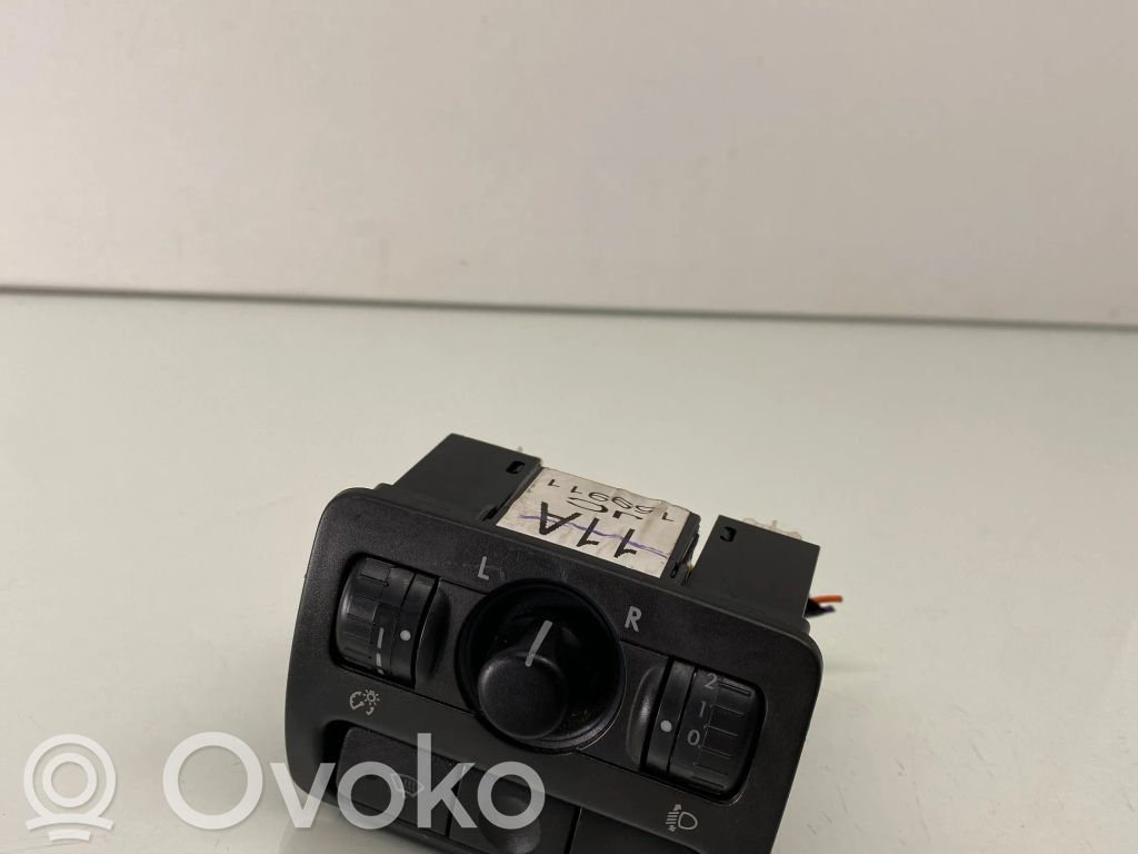 Subaru Legacy Wing mirror control module 
