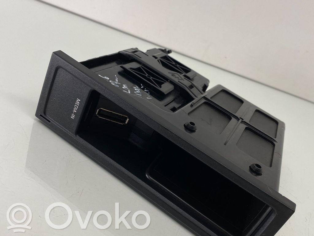 Volkswagen PASSAT B6 Head unit multimedia control 