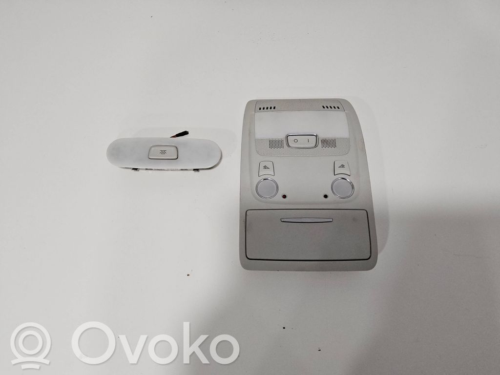 Audi A4 S4 B8 8K Priekinių vietų apšvietimo žibintas 