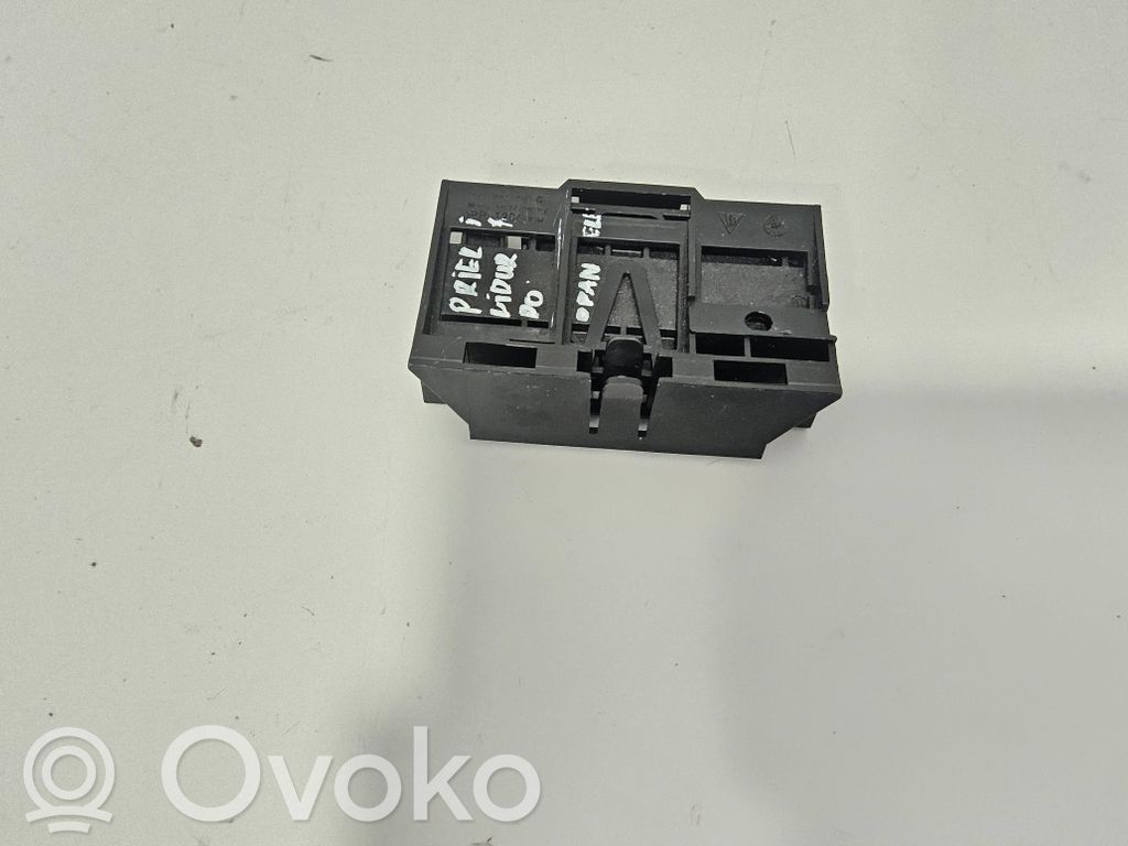 Porsche Macan (95B) Keyless (KESSY) go control unit/module 