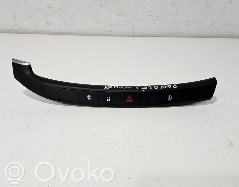 Fiat Tipo Hazard light switch 