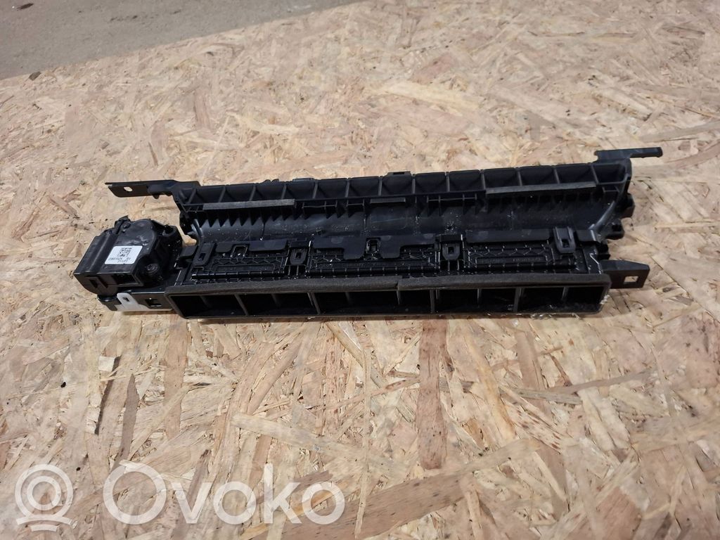 Ohjaamon sisäilman ilmakanava   108332000,2735047X