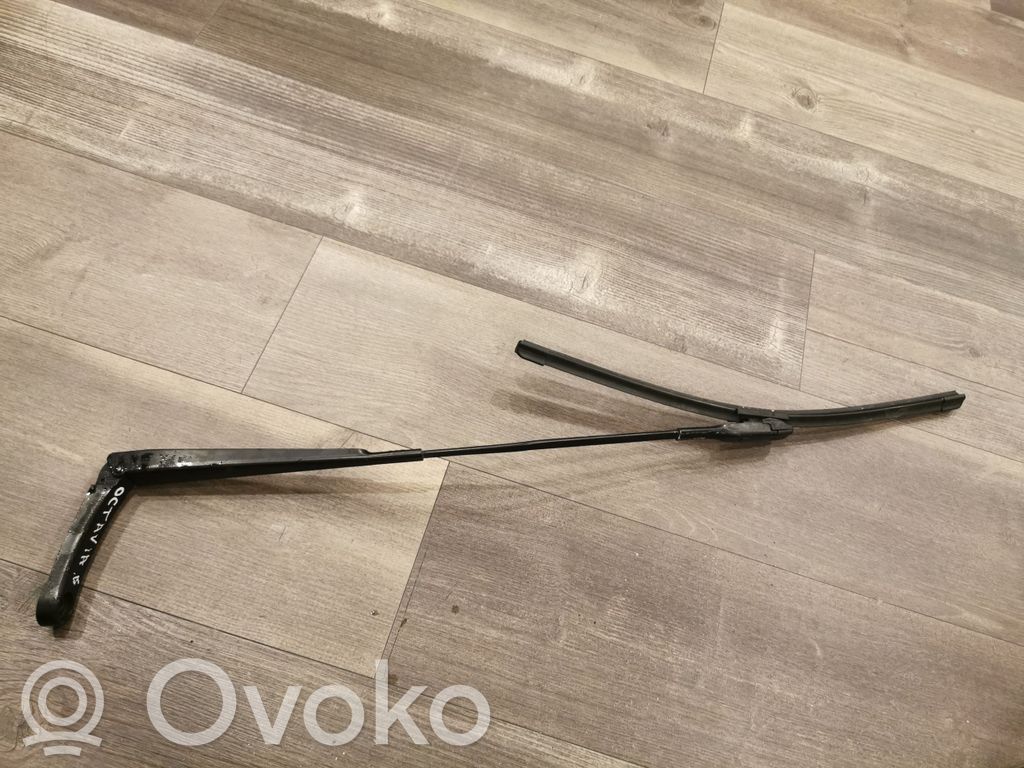 Skoda Octavia Mk3 (5E) Front wiper blade arm 