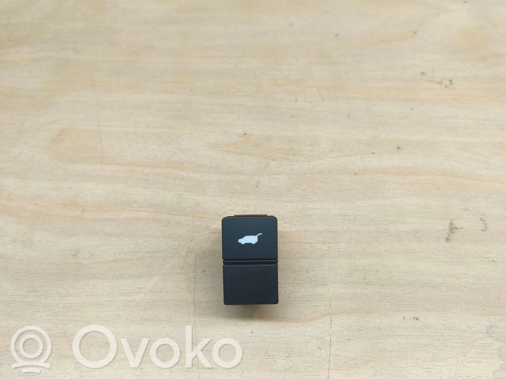 Tailgate/boot open switch button   M64834,M64747,V230412A