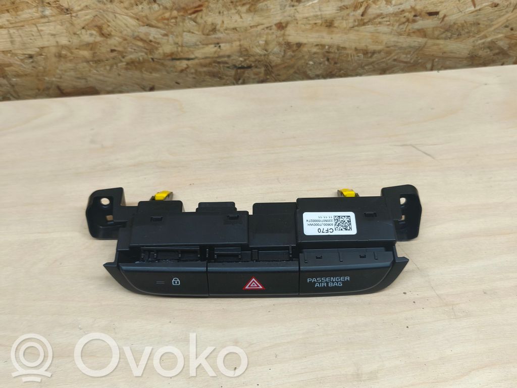 KIA Ceed Hazard light switch 