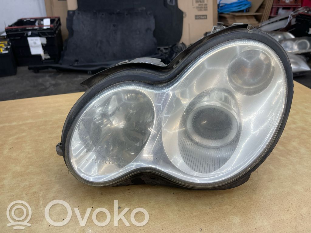 Mercedes-Benz C W203 Lampa przednia 