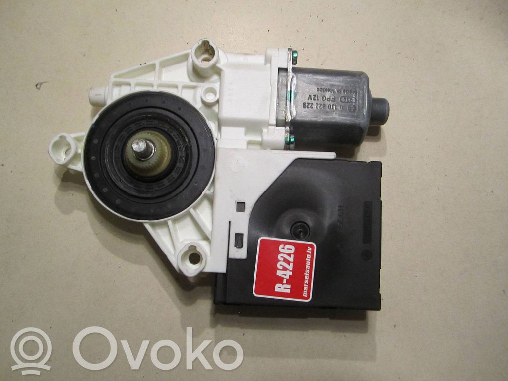 Volkswagen Golf V Silnik regulatora szyby drzwi przednich 