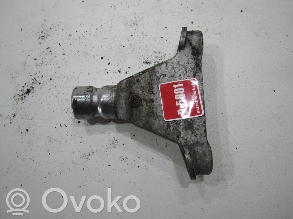 Audi 80 90 S2 B4 Engine mounting bracket 
