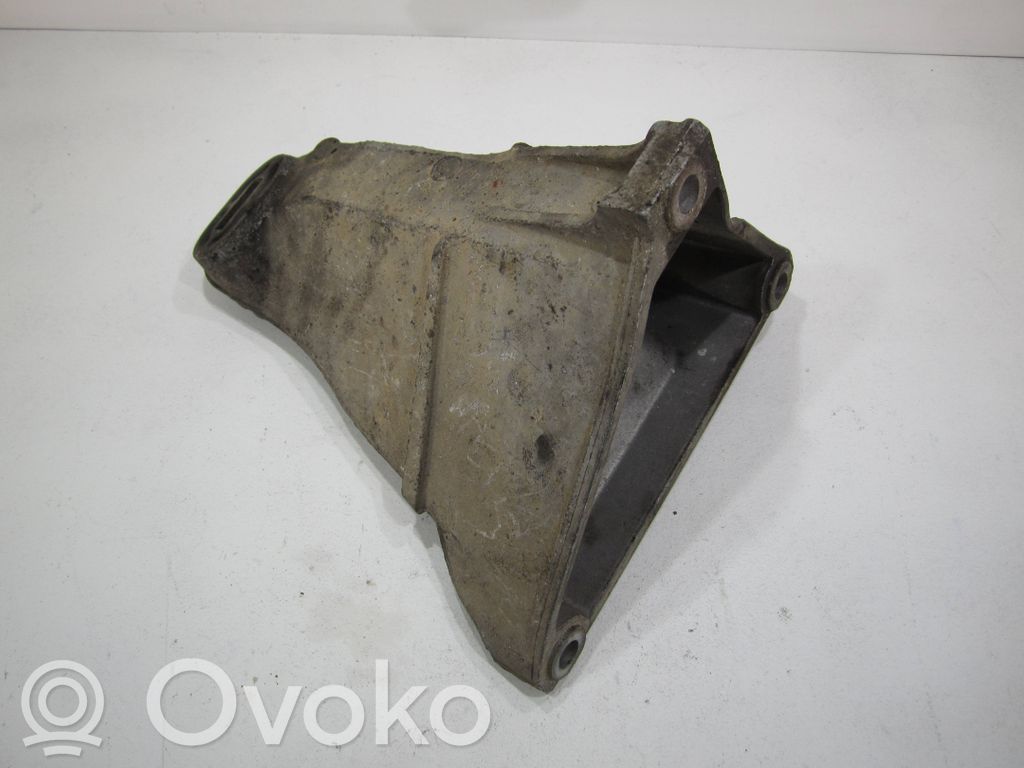 Audi 80 90 S2 B4 Engine mounting bracket 