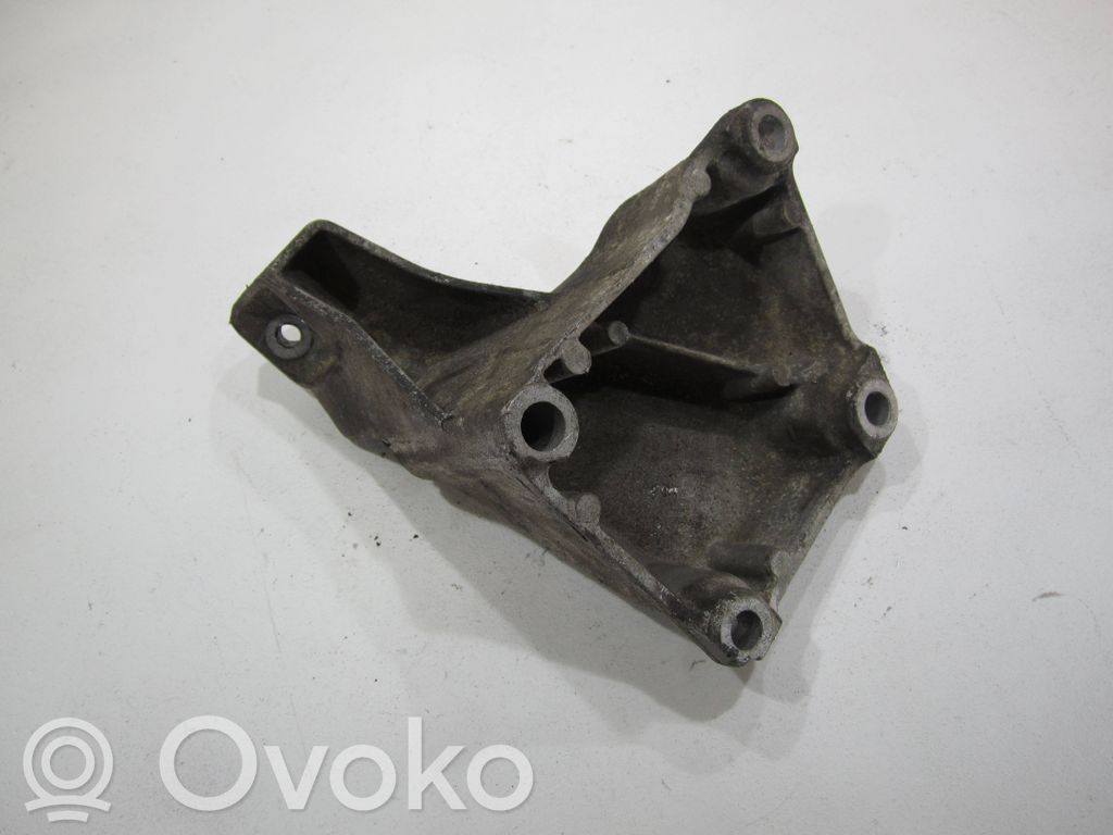 Engine mounting bracket   8D0199307G