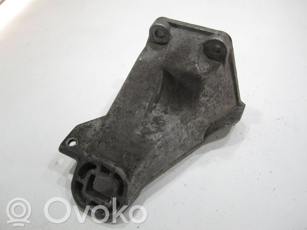 Audi 100 S4 C4 Engine mounting bracket 