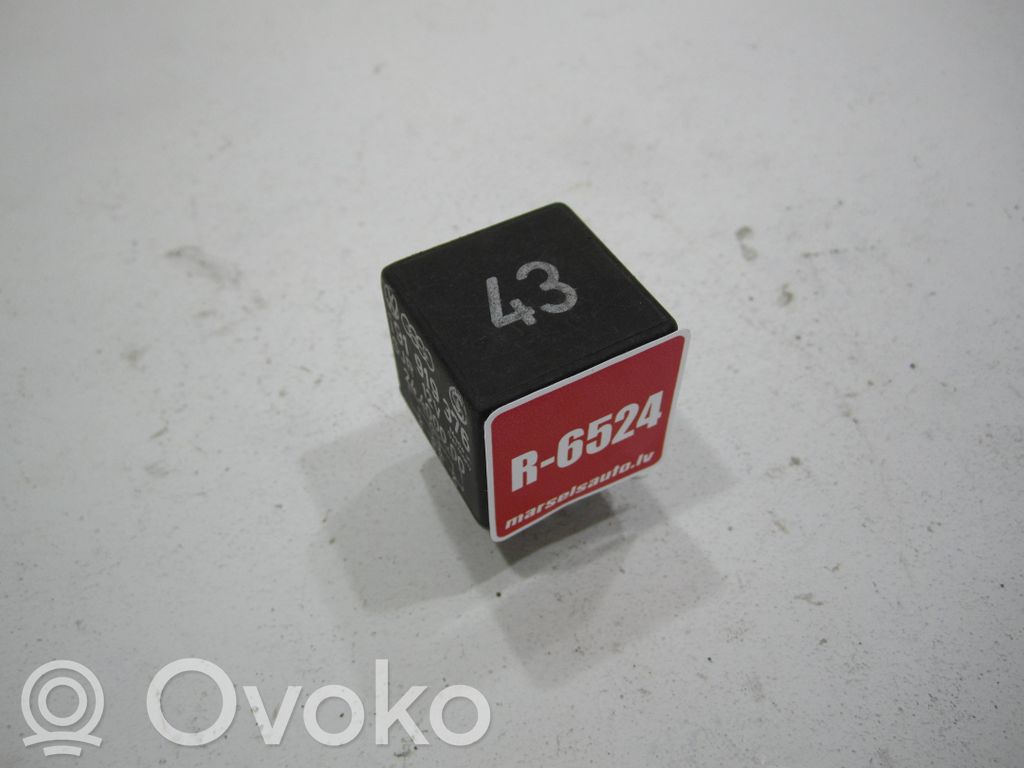 Volkswagen PASSAT B3 Inne przekaźniki 