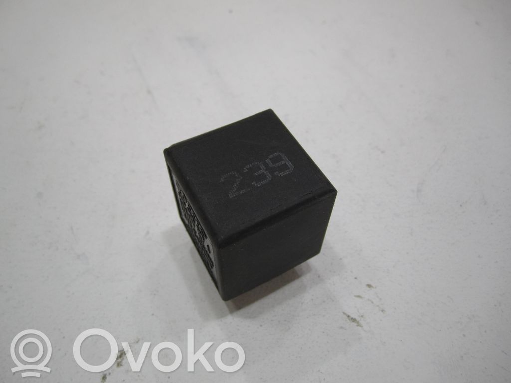 Audi A6 S6 C5 4B Muu rele 