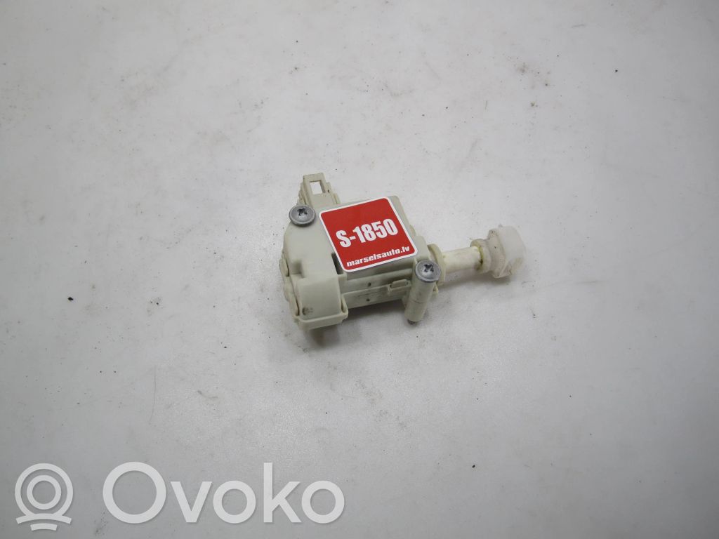 Volkswagen Golf V Silniczek / Siłownik zamka centralnego 