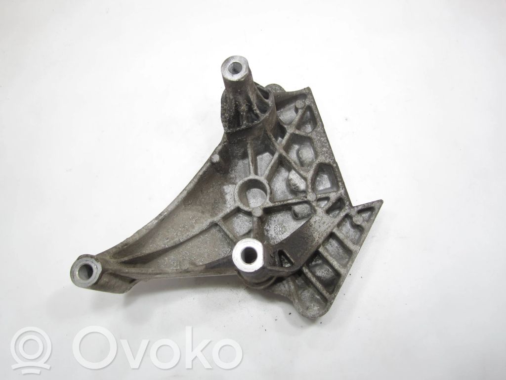 Volkswagen Golf V Engine mounting bracket 
