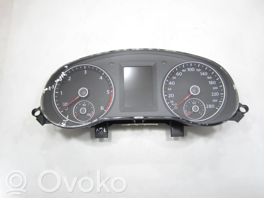 Volkswagen Jetta VI Licznik / Prędkościomierz 