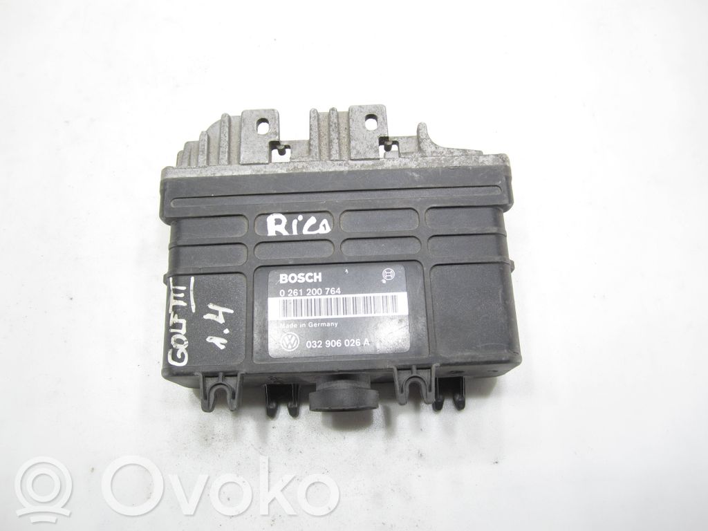 Volkswagen Golf III Engine control unit/module 