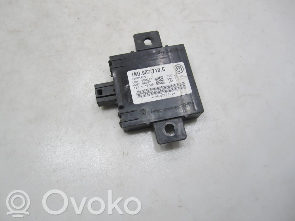 Volkswagen Jetta V Alarm control unit/module 