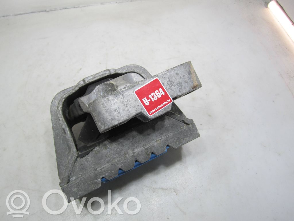 Volkswagen Golf VI Engine mount bracket 