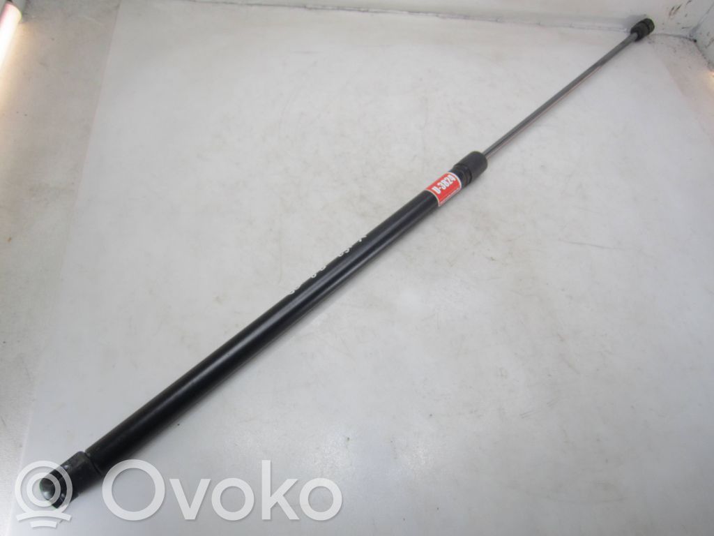 Volkswagen PASSAT B8 Amortizor capotă motor 