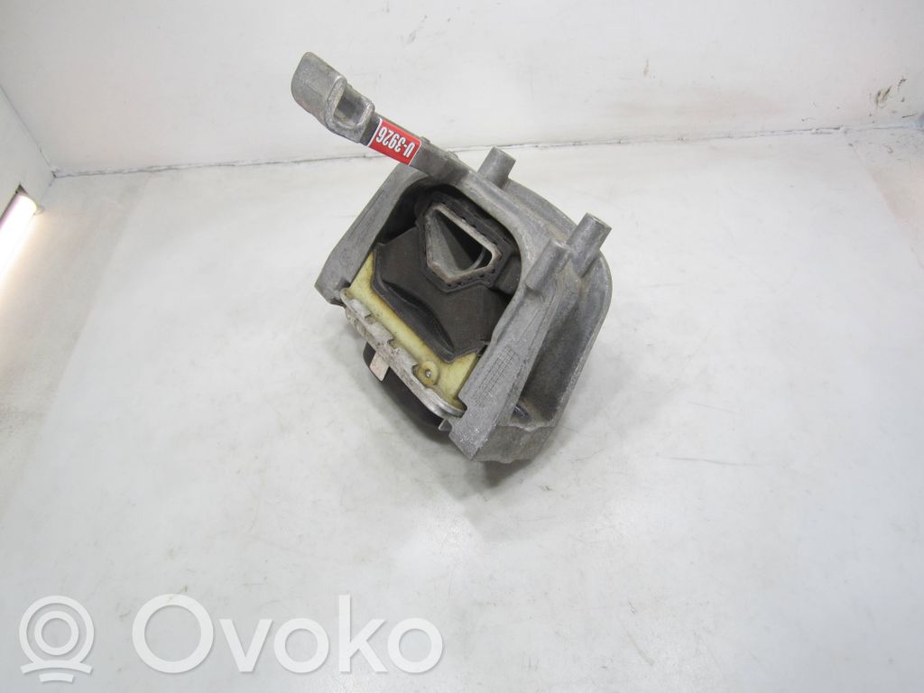 Volkswagen PASSAT B8 Engine mount bracket 