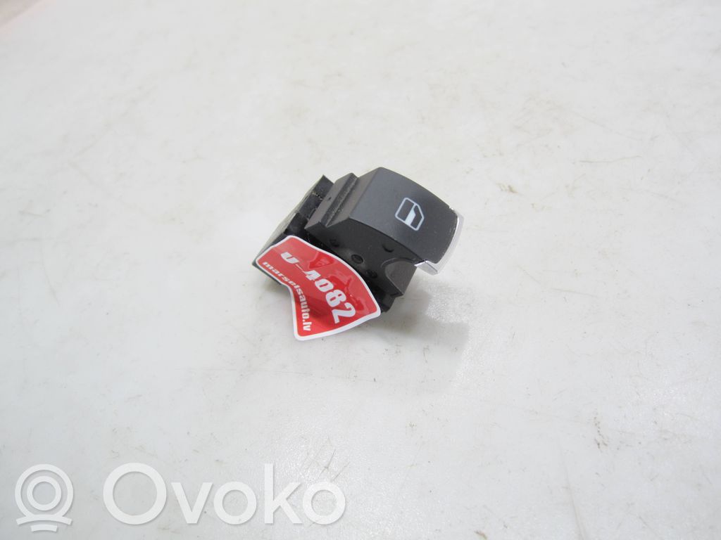 Volkswagen PASSAT B7 Przyciski szyb 