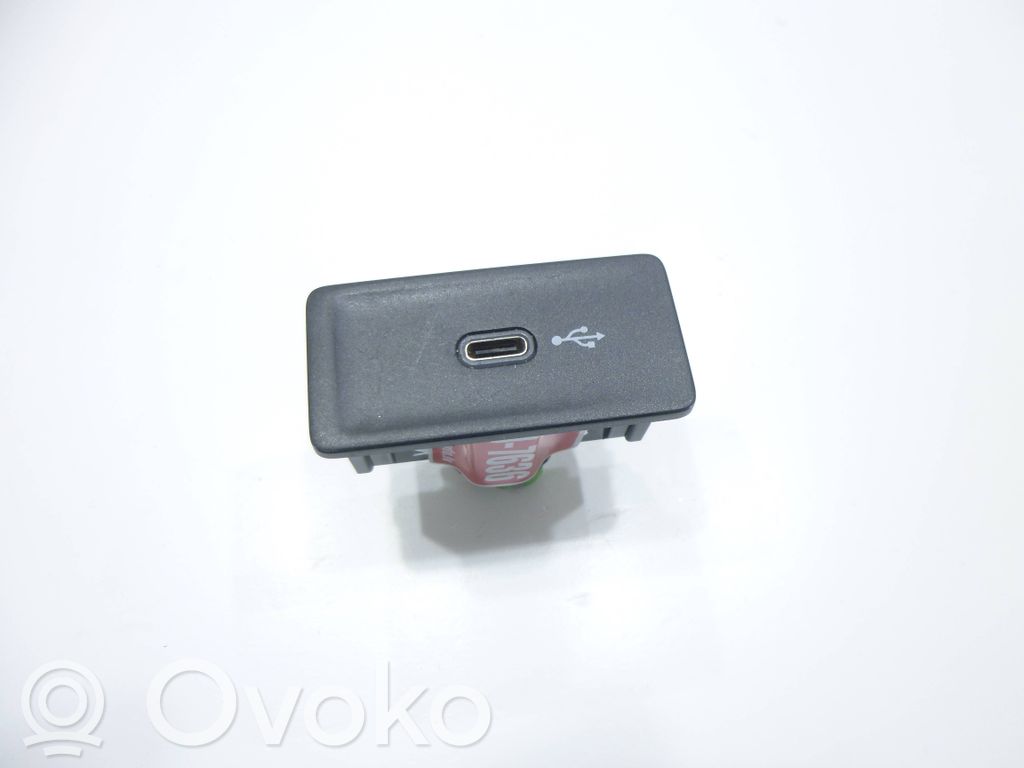 Volkswagen PASSAT B8 Enchufe conector USB 
