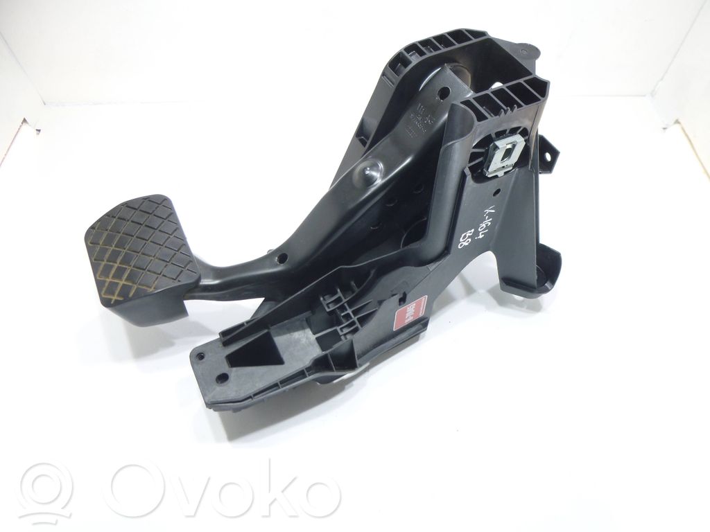 Volkswagen PASSAT B8 Pedal de freno 