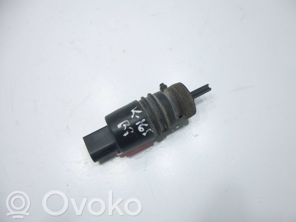 Volkswagen PASSAT B7 Pompa spryskiwacza szyby przedniej / czołowej 