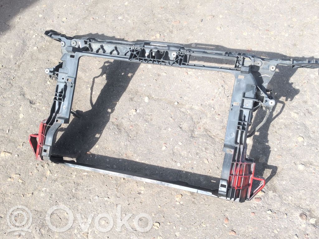 Audi A1 Pas przedni 