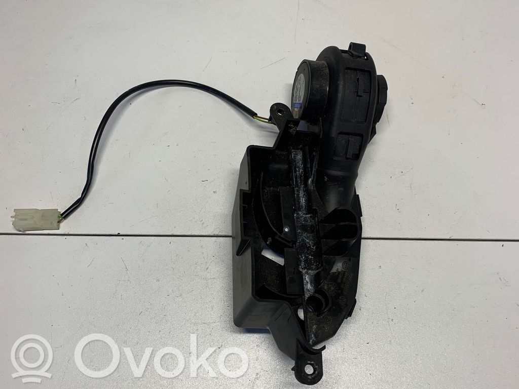 BMW 5 E60 E61 Engine control unit/module fan 