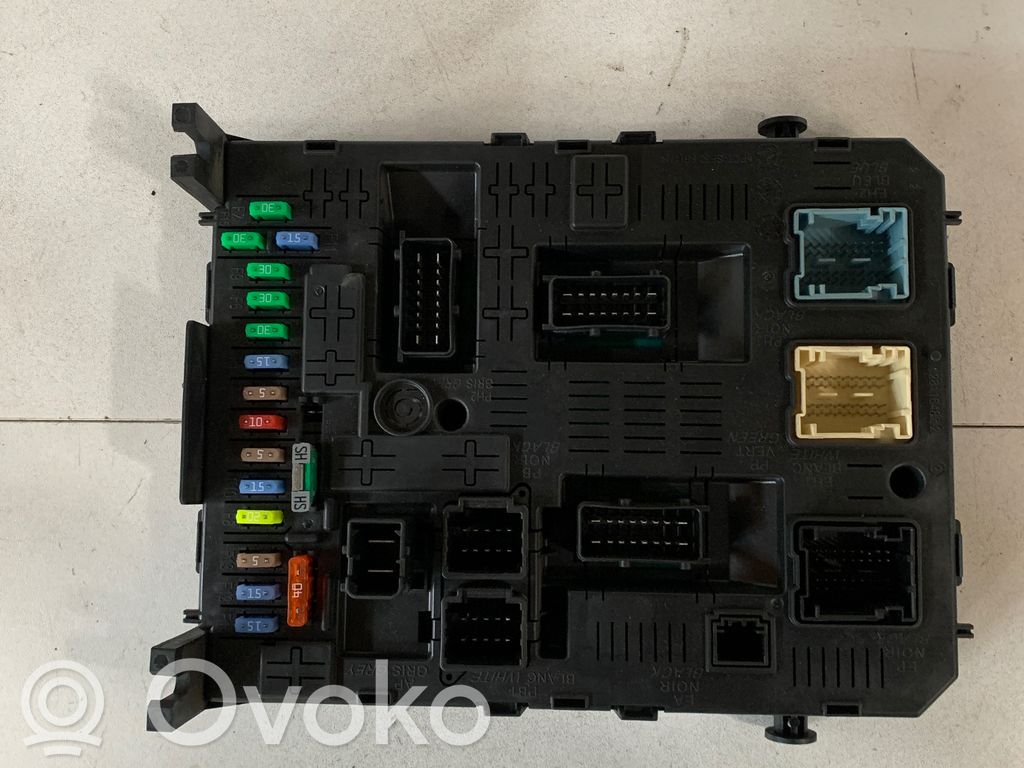 Peugeot 5008 Ramka / Moduł bezpieczników 
