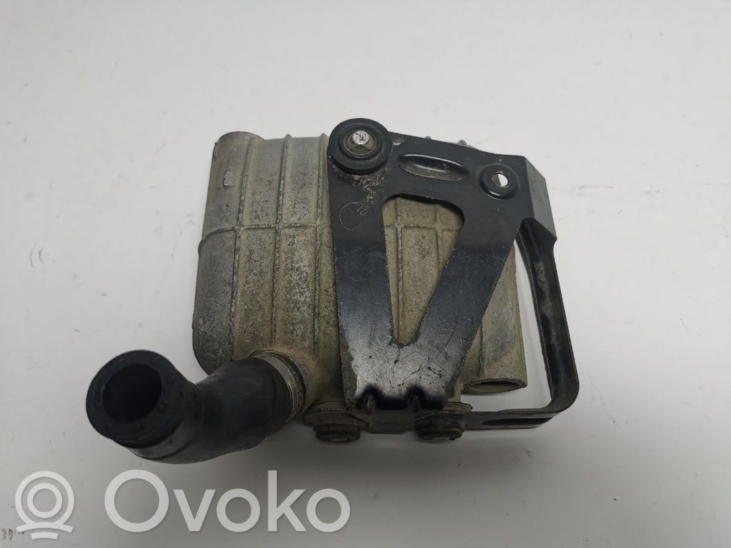 Audi A4 S4 B6 8E 8H Tyhjiösäiliö 
