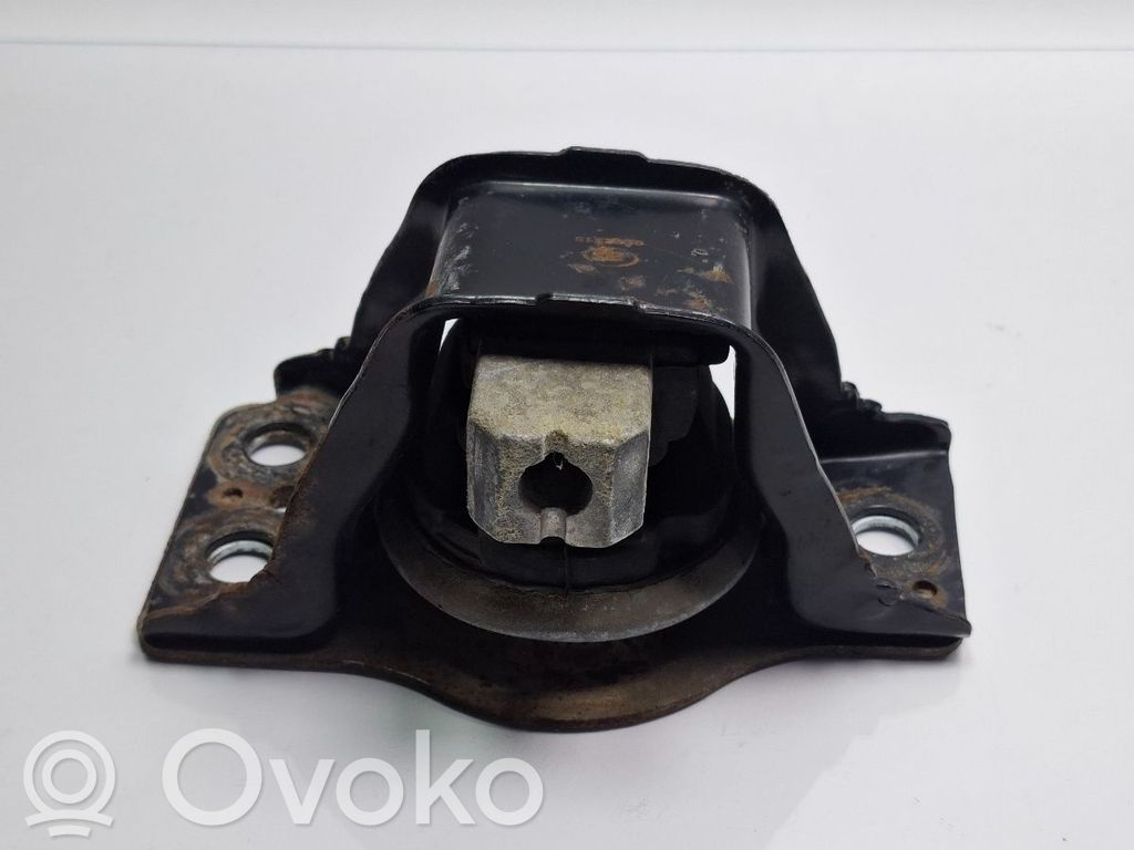 Engine mount bracket   8200338372,8200338372