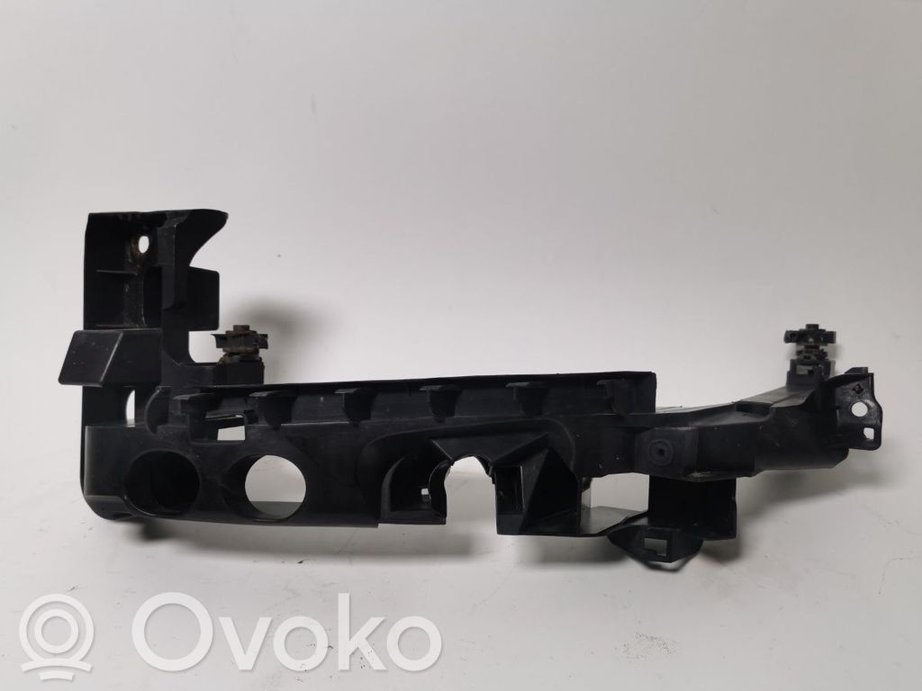 Headlight/headlamp mounting bracket   8P0805607