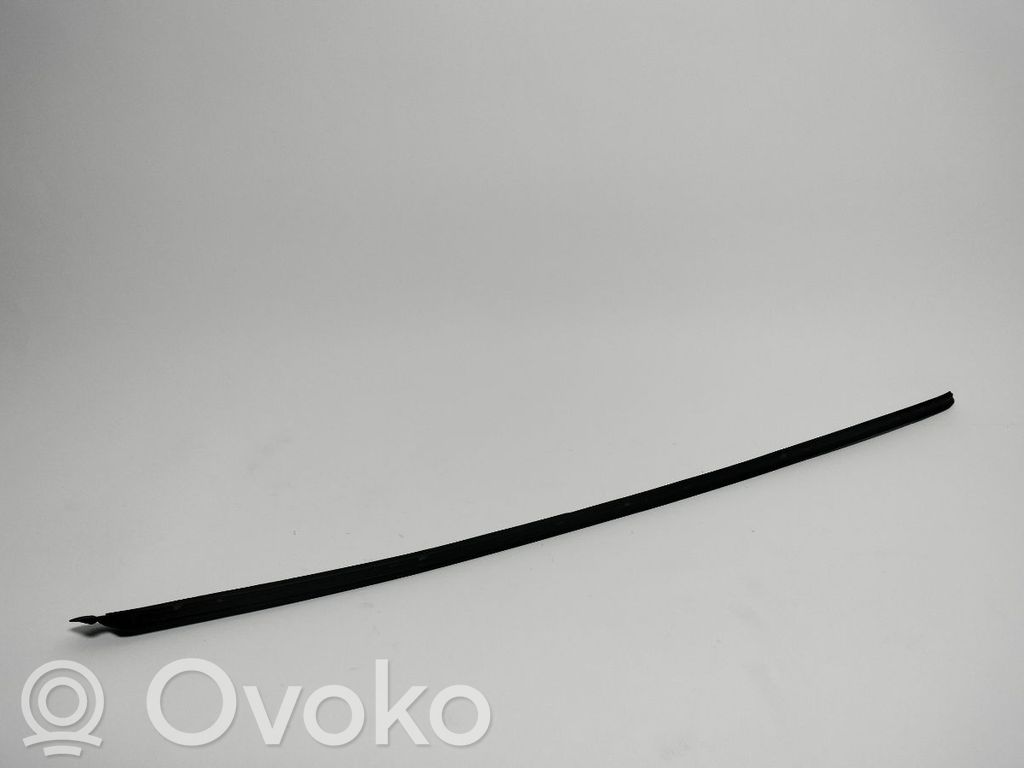 Windshield trim   8P0854328B