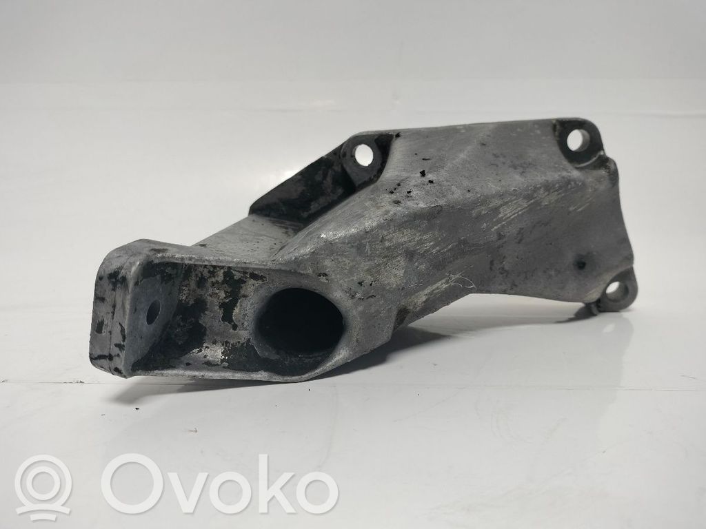 Engine mount bracket   8D0199307P
