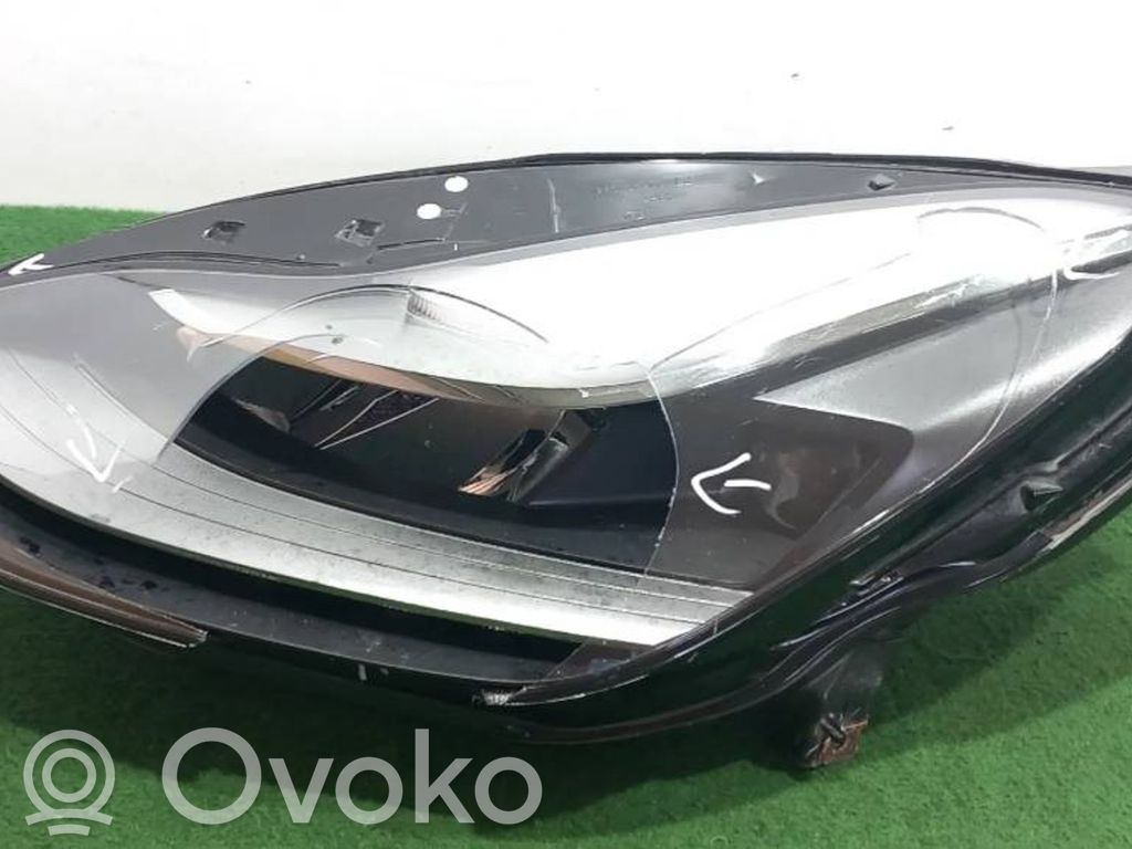 Tesla Model 3 Phare frontale 