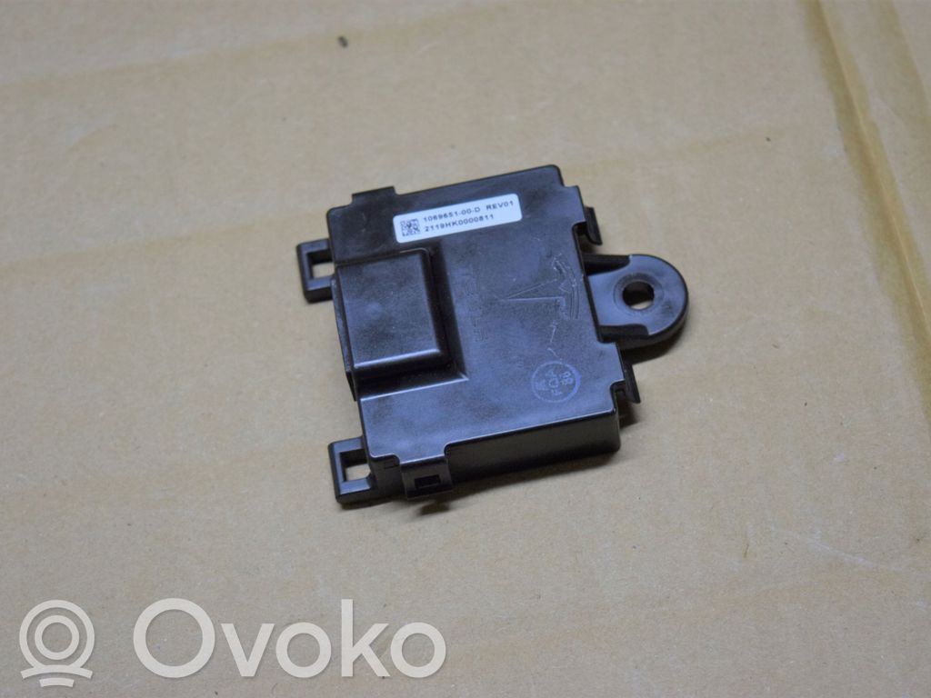Unité de commande module de porte   106965100D