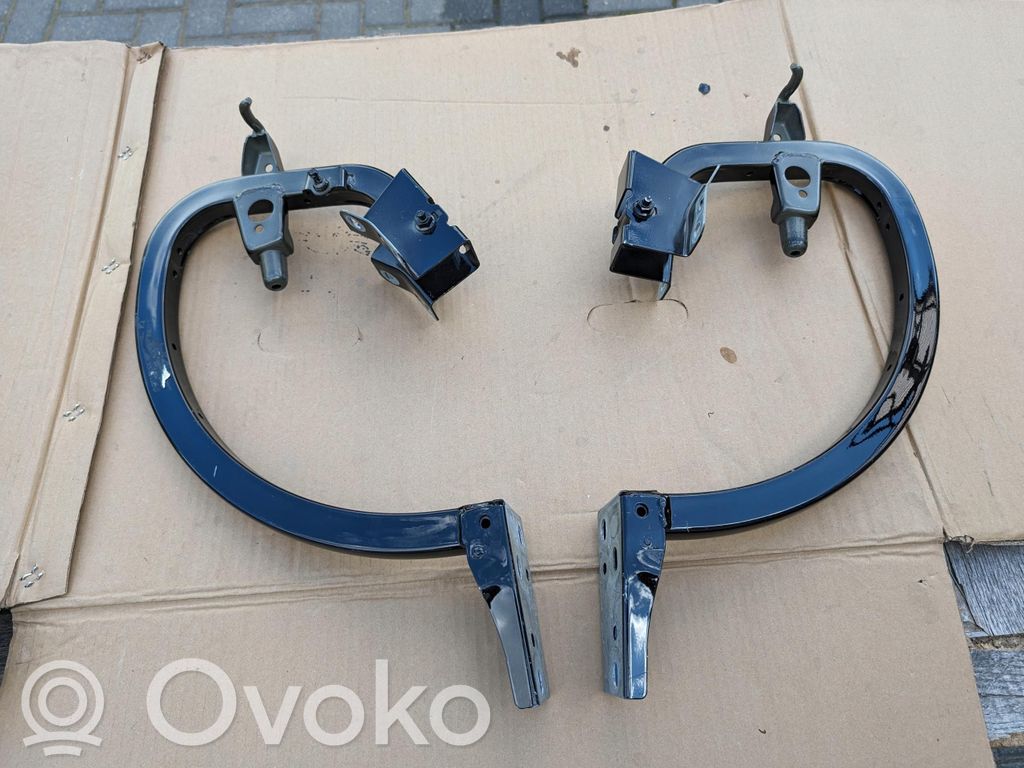 Tailgate hinge   8V5827301