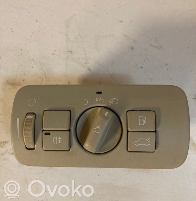Light switch   30739420