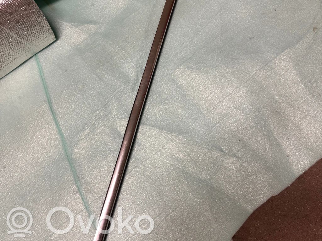 Audi A4 S4 B9 8W Takaoven lasin muotolista 