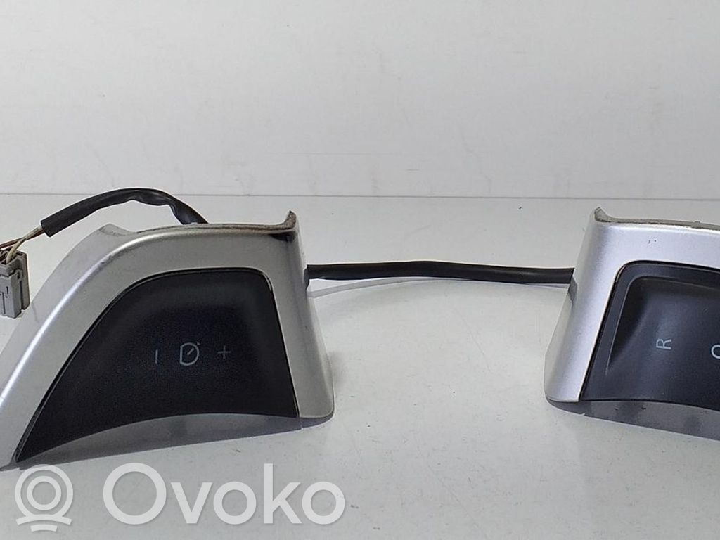 Renault Koleos I Butoane/comutatoare pe volan 