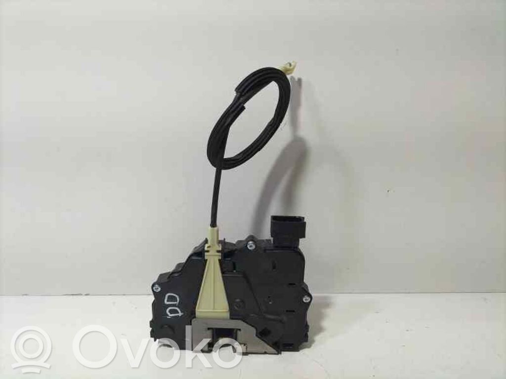 Opel Corsa E Priekšpusē slēdzene 