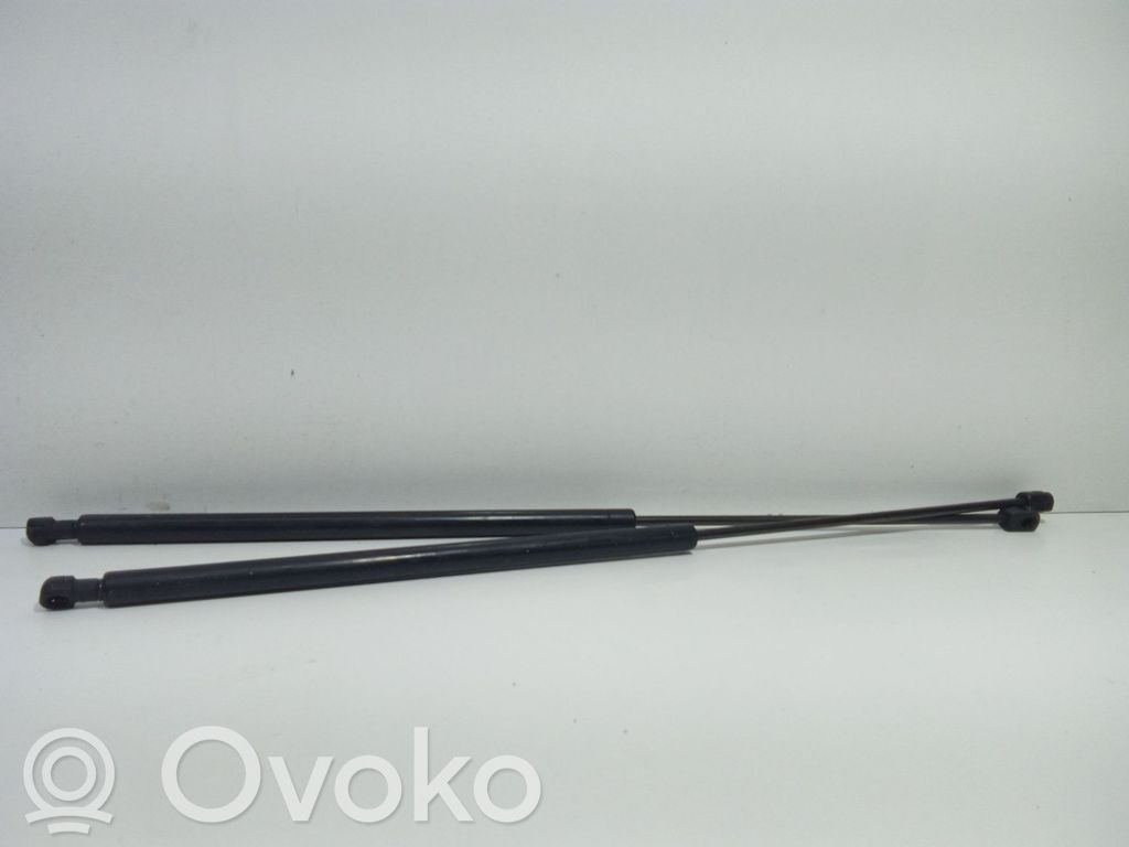 BMW 7 E65 E66 Amortizatorius variklio dangčio 