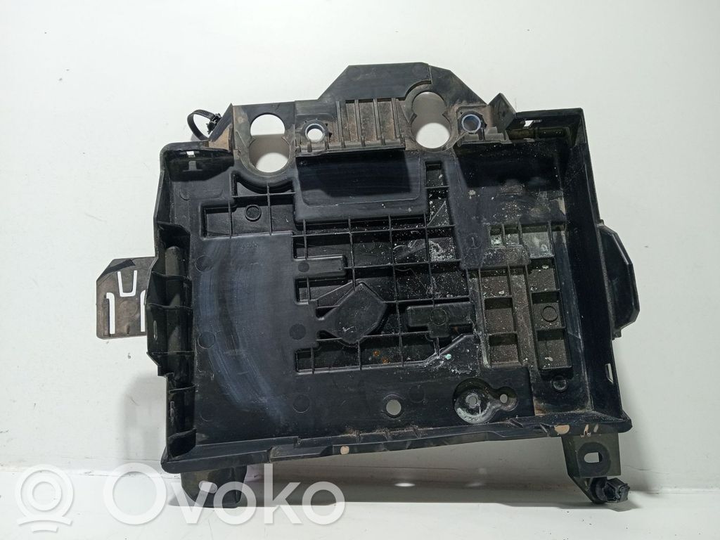Renault Clio III Battery bracket 