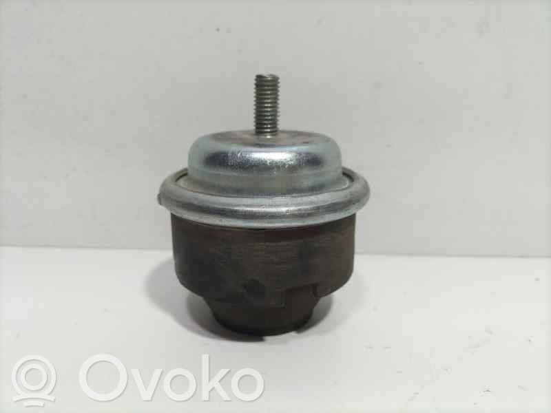 Peugeot 206 Engine mount bracket 