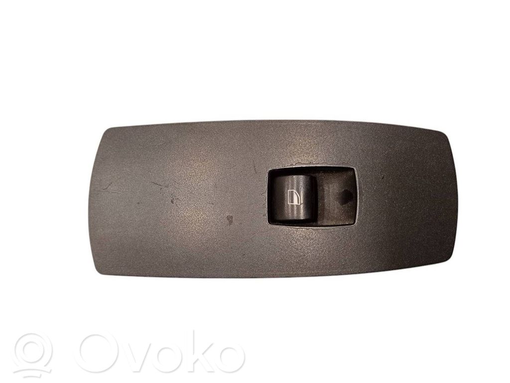Interrupteur commade lève-vitre   3403859