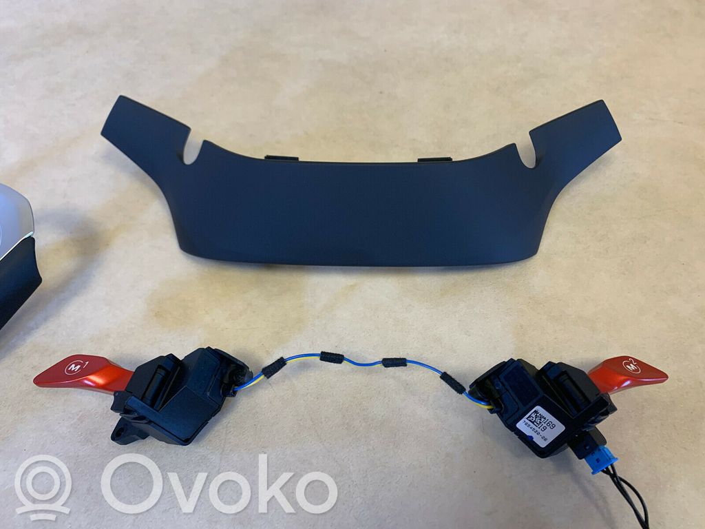 BMW M5 F90 Element kierownicy 
