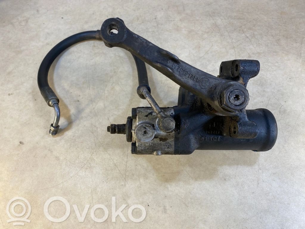 BMW 7 E23 Soporte de la bomba de dirección hidráulica 
